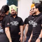 Neeru Bajwa Instagram - Day 2! #chandigarh…. Dekho sadi tention… #producers #stress 😂🙏🏼 #chaljindiye #march24 @ghuggigurpreet @kulwinderbilla @officialjassbajwa #neerubajwa @udaypratapofficial @jagdeepsinghwarring @thite_santosh #harrykahlon @itskrajofficial
