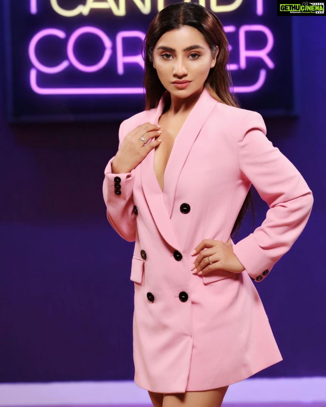 Neha Marda Instagram - Candid Corner with @thezoomstudios . . Styled by @shrutibhadwaj Zoom Studio Andheri