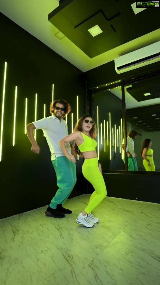 Neha Marda Instagram - Dancing With @nehamarda 🔥🔥 . . Choreography - @sagar_bora Shot & Edit - @akash.yadav7245 Location - @akshayjaindancestudio . #akshayjain #nehamarda #saiyandilmeinaanare Mumbai - मुंबई