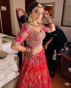 Neha Marda Instagram - I'm lovin' I'm livin' I'm picking it up ..
•
•
wearing @rosecreationsludhiana 
💄 @dolledupbyaayushi