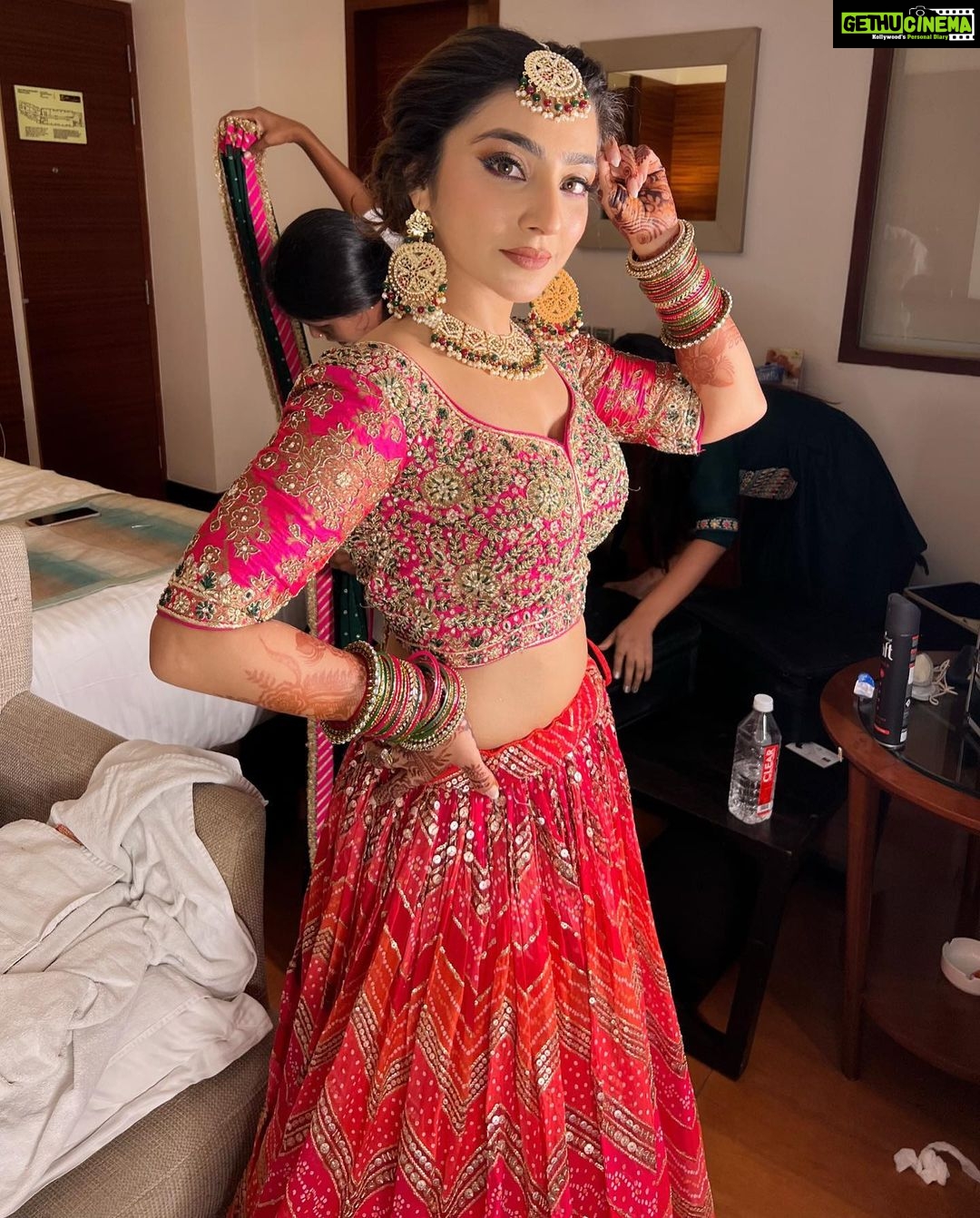 Neha Marda - 37.6K Likes - I'm lovin' I'm livin' I'm picking it up ..
•
•
wearing @rosecreationsludhiana
💄 @dolledupbyaayushi