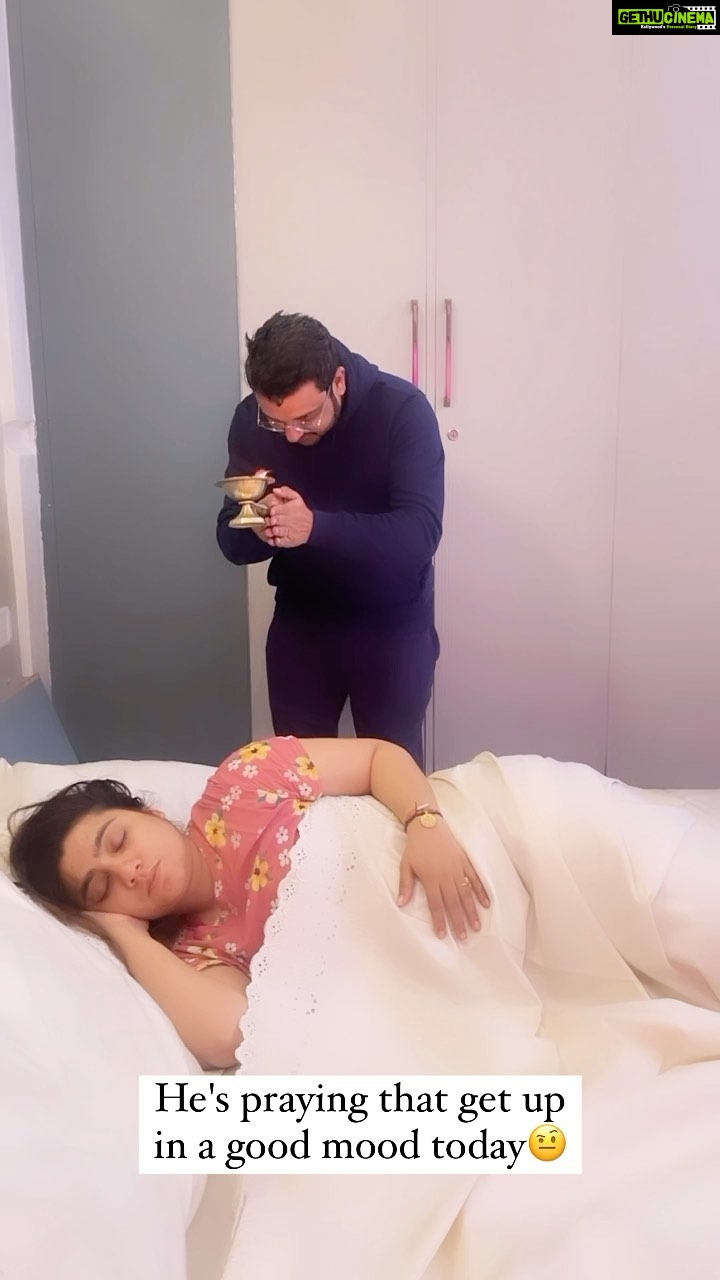 Neha Marda Instagram - I love youuu baby @aayushman9 ❤️😂 #nehamarda #nehaayush #pregnancy #pregnancymood #moodswings