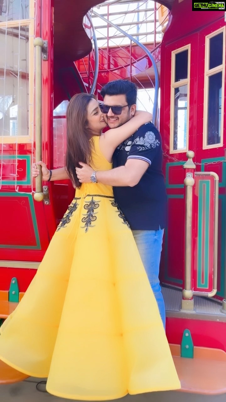 Neha Marda Instagram - My Valentine @aayushman9 ❤️😘 #valentineday #ddlj #ddljvibes #ddljmoment #dubai . . Wearing @agelesscollection 📸 @ummadsphotography