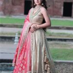 Neha Marda Instagram - 🌿 Om Shantirastu 🌿 🌿 Om Tushtirastu 🌿 🌿 Om Pushtirastu 🌿 Happy Vijaya Dashami ✨ may Durga Maa bless you all ✨ . . . Stylist @stylingcityy Wearing @shubhambridalwear Jewellery @nayaabjewellery 💄 @jasleengillmua capture by @studio.narinder.photography #nehamarda #happydussehra #durgapuja #chandigarh #mumbai #punjab #festivevibes
