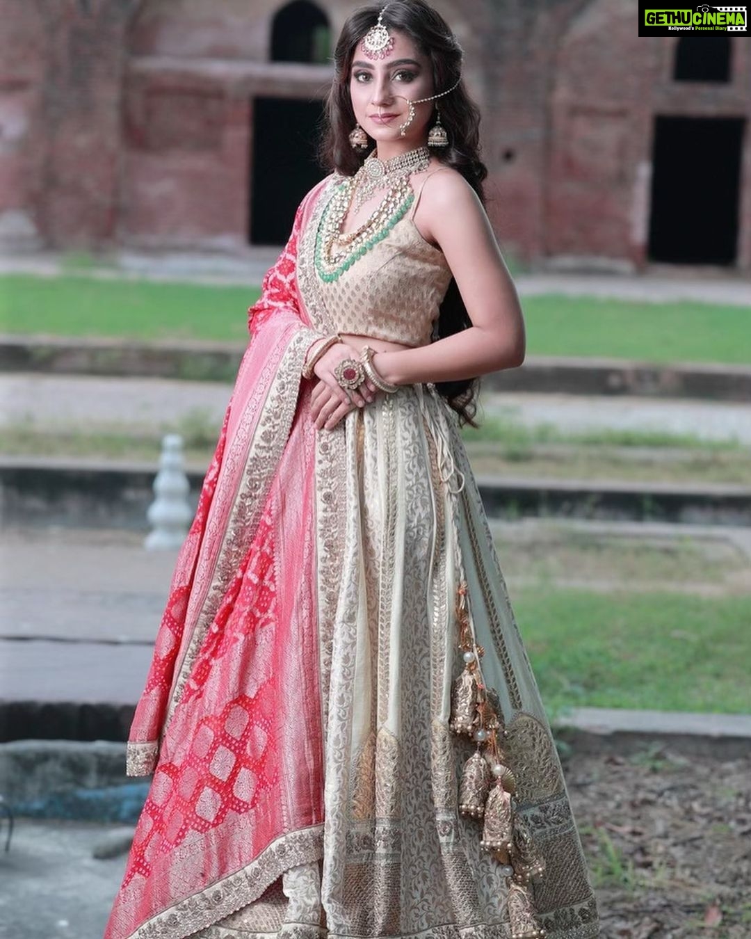Neha Marda Instagram - 🌿 Om Shantirastu 🌿 🌿 Om Tushtirastu 🌿 🌿 Om Pushtirastu 🌿 Happy Vijaya Dashami ✨ may Durga Maa bless you all ✨ . . . Stylist @stylingcityy Wearing @shubhambridalwear Jewellery @nayaabjewellery 💄 @jasleengillmua capture by @studio.narinder.photography #nehamarda #happydussehra #durgapuja #chandigarh #mumbai #punjab #festivevibes