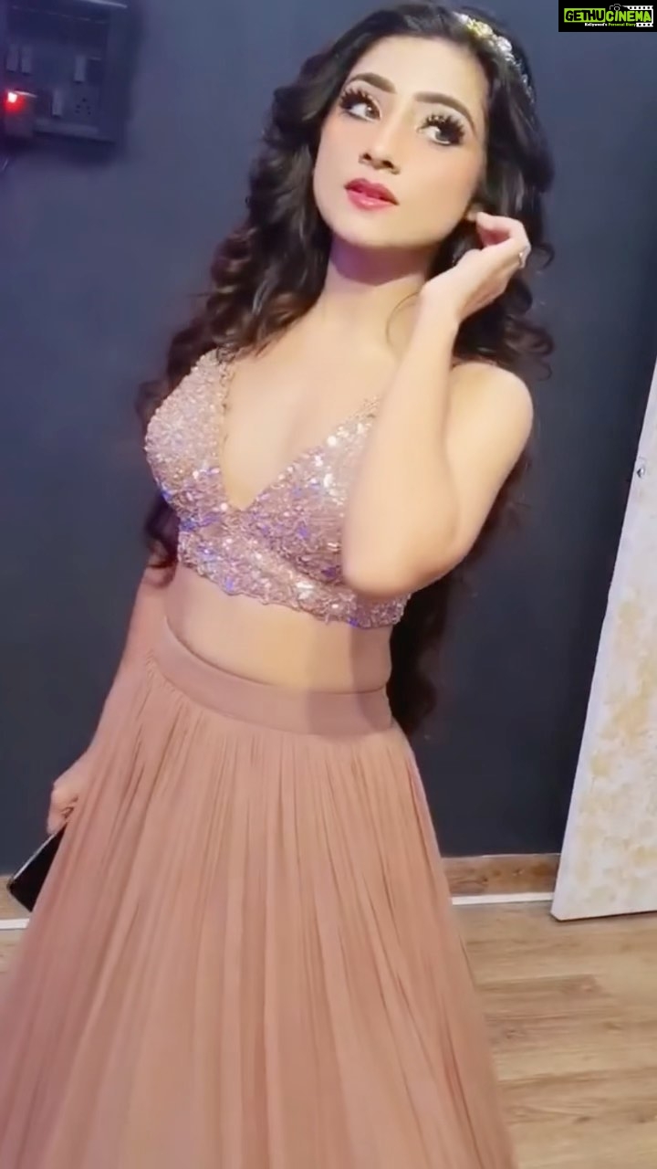 Neha Marda Instagram - When you wear Indian and music be like ...β€οΈ . . Wearing @the_adhya_designer styled by @the_style_gramm π @monashairandbeauty Location @magicmoves63 @gururandhawa @sunnyleone @diljitdosanjh #nehamarda #reels #reelsinstagram #reelitfeelit #crazyhabibivsdecentmunda #crazyhabibi