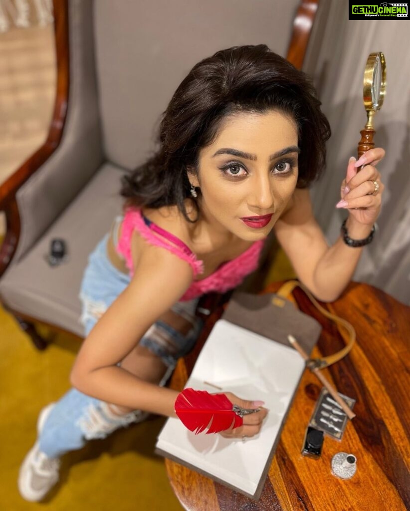 Neha Marda Instagram - eventually , everything connects ..⚡️ . . ⚡️ Found the best travel partner @kayak_in 💫 Best app for most amazing stay experience ⚡️ JW Marriott Hotel Chandigarh