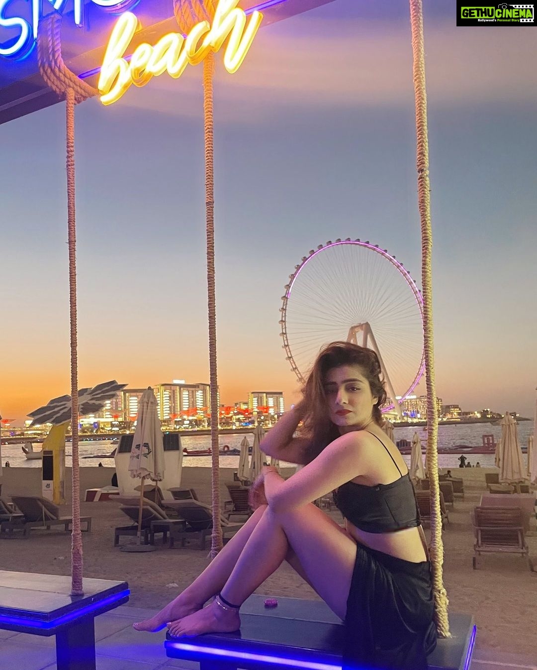 Neha Marda Instagram - big isolation ! . . Wearing @deetrunk Smoky Beach