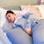 Neha Marda Instagram - I FINALLY lay down and find the sweet spot…it’s like the karate kid in there!!🥊 🦵🏽 💥 Mine has already earned their black belt. Can anyone else relate?! #nehamarda #babybumplove #pregnant #preggo #preggers #pregnancy #preggolife #babycomingsoon #mommytone