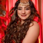 Neha Marda Instagram - felt like princesss ❤️✨ Thank you #instafam for 1 Million followers . I'm blessed to have you all. keep loving ❤️❤️ . . edit by @puneetvfx9 Makeup @nahidfatima20 @makeupby_sarwat #nehamarda #transitionreels #reels #pregnancy #pregnant #preggo #pregnant #transitionreels #transformation #transition