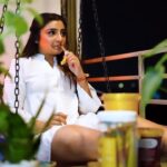 Neha Marda Instagram - Call it pregnancy cravings or moodswings i just love this phase .. Sillly , goofy , happpy just keeping the both of us happyy that's what matters the most in this journey ..! This phase is to spoil myself , be happy and do whatever i wish .. ❤️🤰 Makeup & hair @nahidfatima20 @makeupby_sarwat Videography @travelwithsingh_03 @sniper_photography_In executed by_ @sradventures01 #nehamarda #pregnancy #pregnancyjourney #pregnancydiary #preggers #mommytobe #preggo #pregnancylife #pregnantcravings