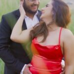 Neha Marda Instagram - This is such a beautiful “US” which I can’t express . We were never desperate for “U “but today I feel we needed “YOU”. YOU are necessity and priority . YOU are love , life and universe . Thanku for completing us ❤️🙏 wearing @21_fashion makeup & hair @makeupbysurbhi captured by @photowale.studio edit by @puneetvfx9 #nehamarda #mommytobe #terenaam #us