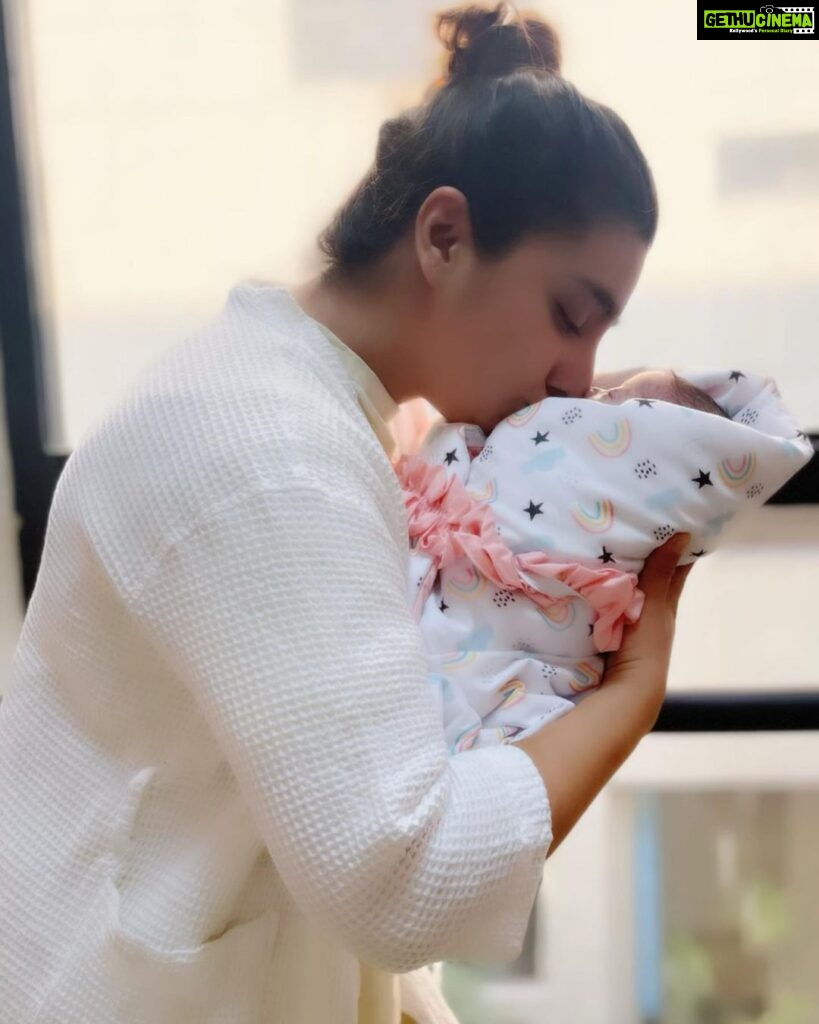 Neha Marda Instagram - And the best moment of our lives : Our baby GIRL is here . She leaves a little sparkle when she arrives . Such a magical girl she is ❤ Thanku girl for CASTING us as MOTHER &FATHER in this new series of life !!!! We are truely blessed and obsessed parents .. Shri Shivay Namstyuvhyam 🙏 Neha & Aayushman