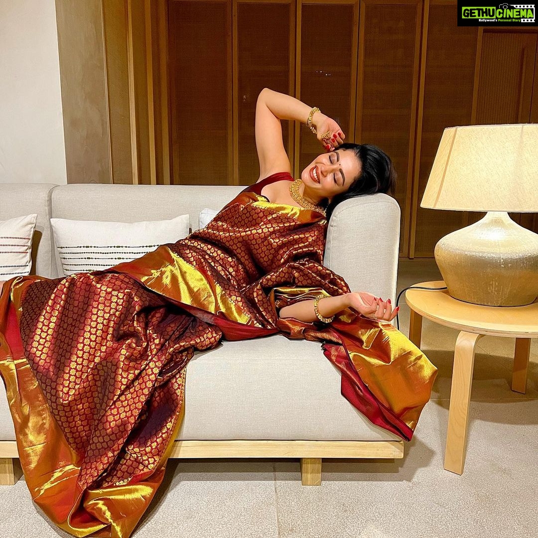 Neha Pendse Instagram - Happy in a saree @kairavee_weavesandlooms