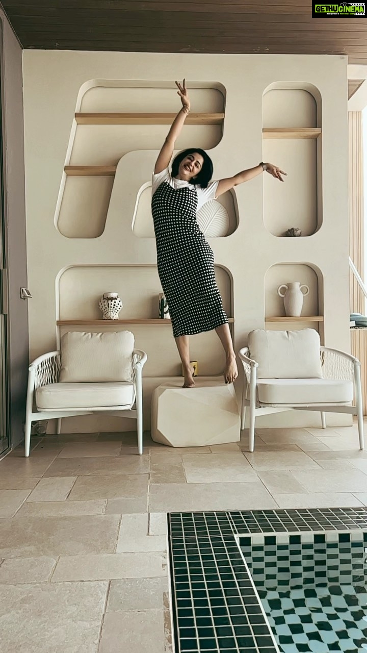 Neha Pendse Instagram - Running Monday errands in retro mood. #happy #noreason #countingmyblessings