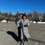 Neha Pendse Instagram - He: hahahah it’s too cold she:hahahaha lekin photo toh lengay he: hahahaaa bahut ho gaya Fuji mountain she: haha yehi se dil khush ho gaya, upar kya rakha hai 😂 #japan #mtFuji #freakingcold