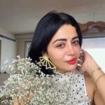 Neha Pendse Instagram - Today’s mood sponsored by 🌸 and ☕️