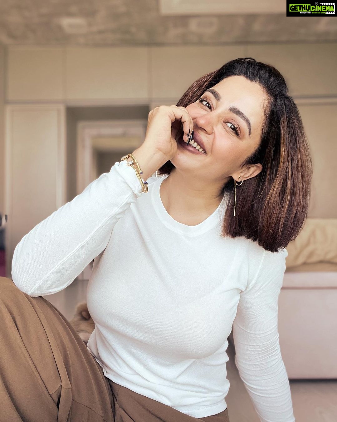 Neha Pendse - 123.4K Likes - Makèbã 😎