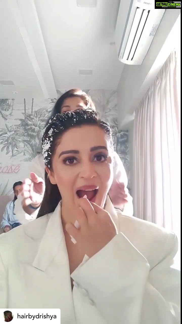 Neha Pendse Instagram - Love this video @hairbydrishya Also guess who is having the best time in middle of all the chaos ??? Any guess @santushtimahadeo ?
