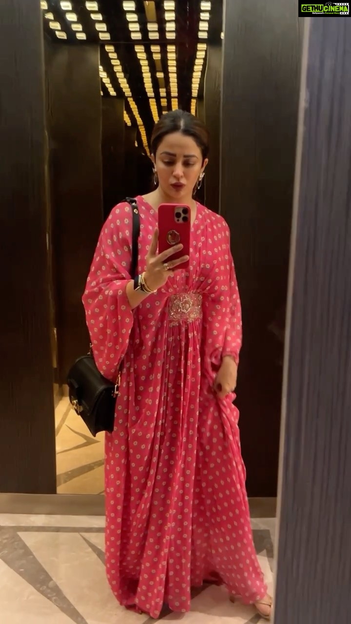 Neha Pendse Instagram - Kaftan season is herreee @paulmiandharsh