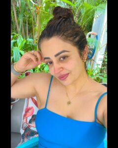 Neha Pendse Instagram - Next time less posing more swimming 😬😅