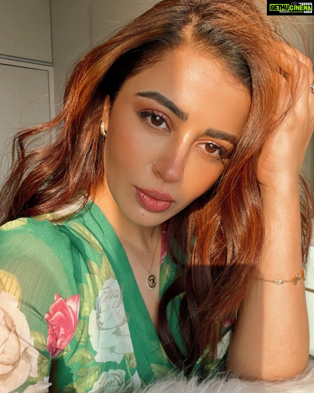 Neha Pendse Instagram - Selfie Maine leli aaj 🦥