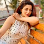 Neha Pendse Instagram – Har cheez mai zindagi dhundho,
khushiyaan tumhe dhundhate ayengi. Ganpatipule