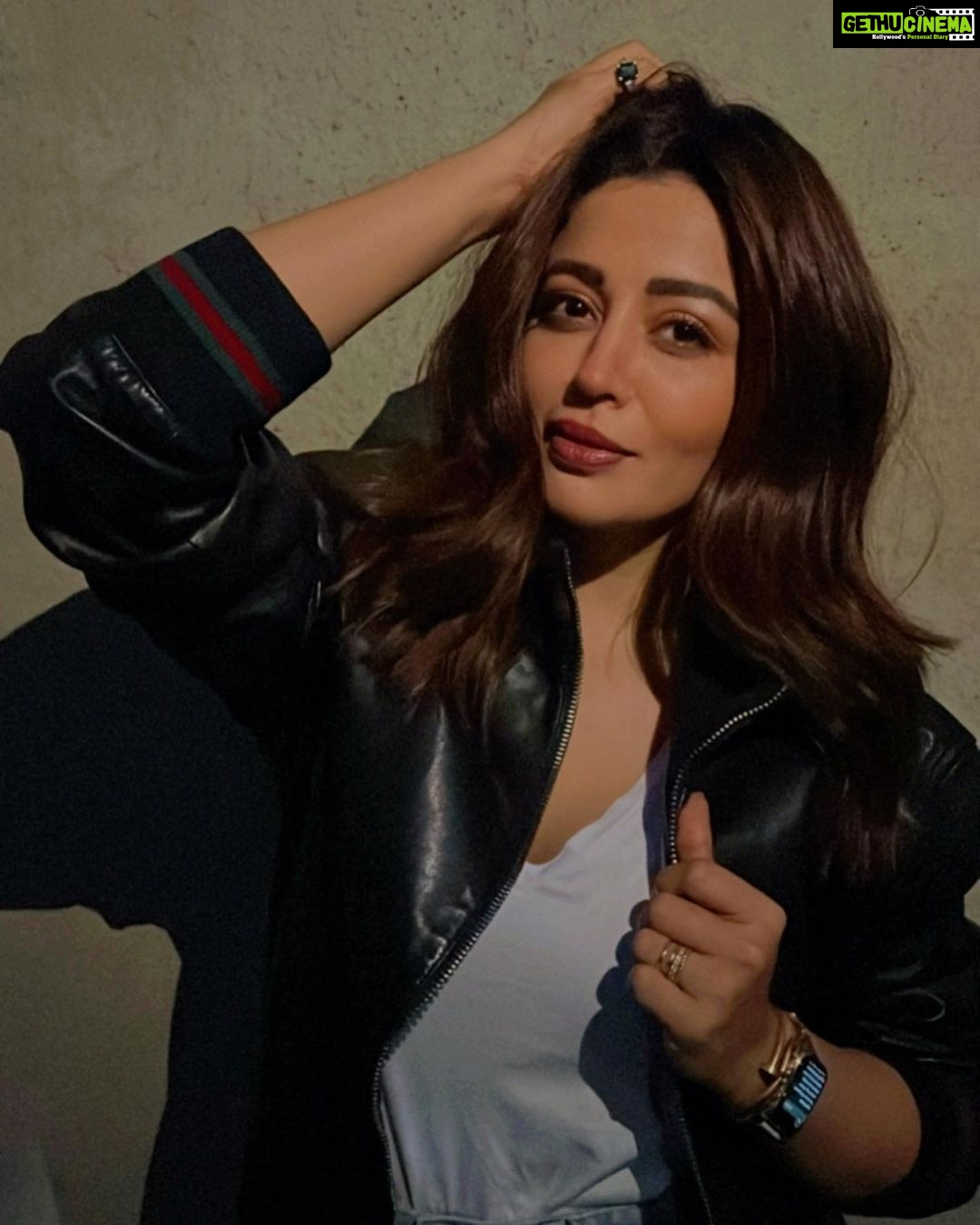 Neha Pendse Instagram - Aai…toh varti thevlela jacket kaadh kinda day ❄️