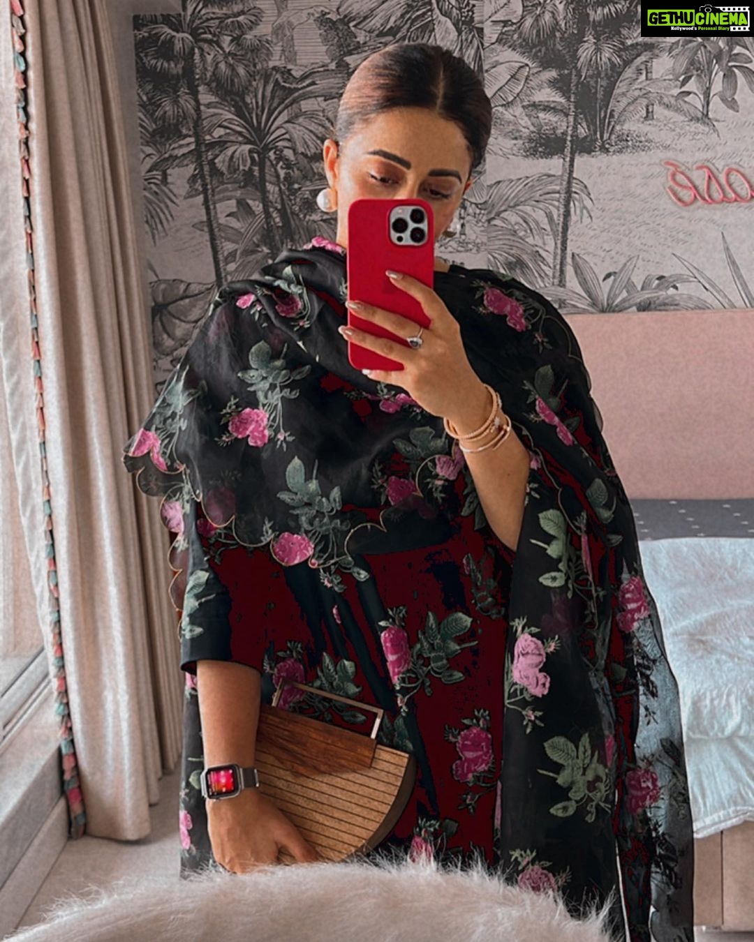 Neha Pendse Instagram - All you need is a liftie 🪩🪩🪩