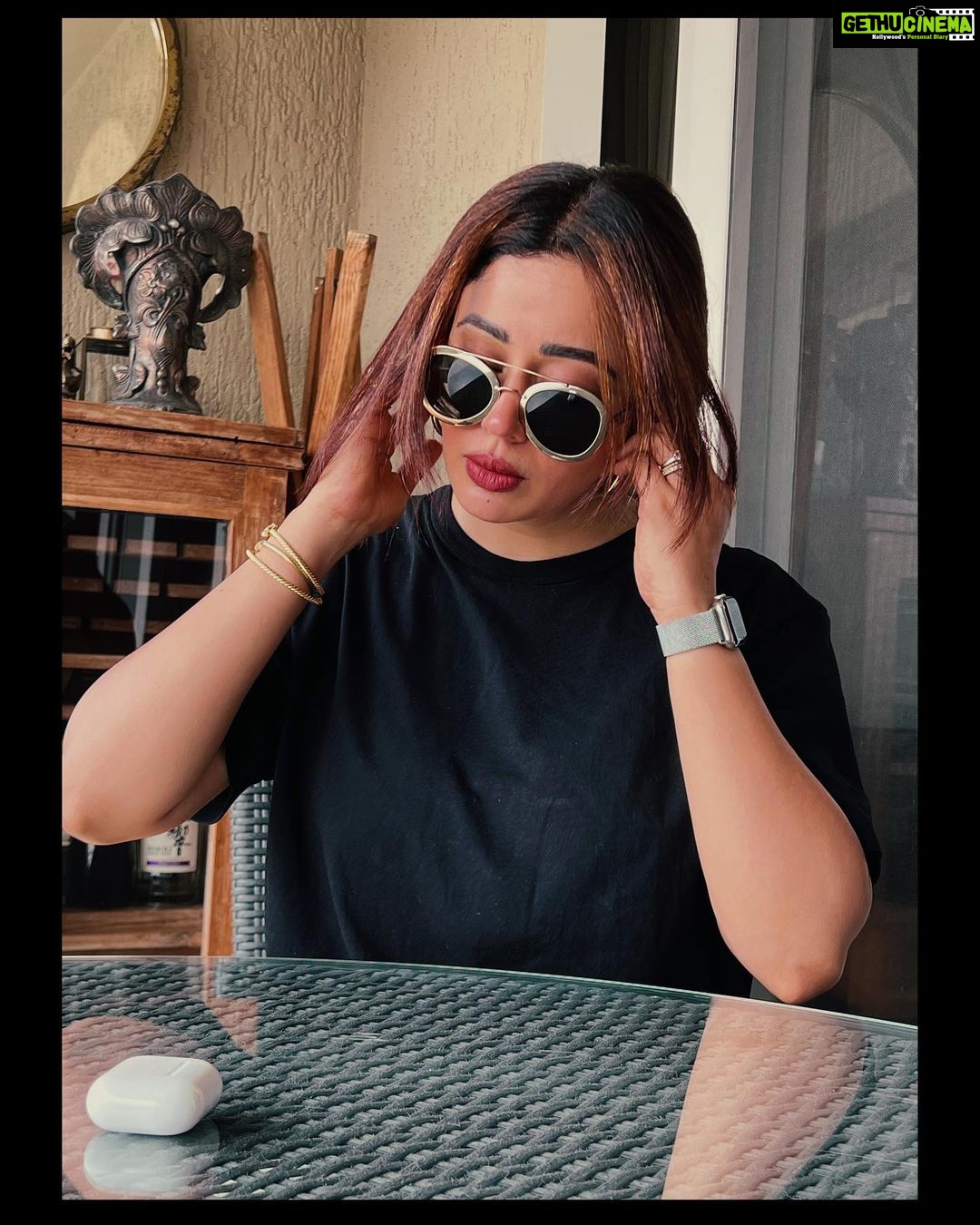 Neha Pendse Instagram - He said let’s get the issue on the table… So I sat on it 🐣🤡