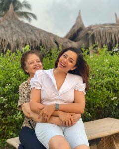 Neha Pendse Instagram - Throwback Thursday with my constant. Come rain or shine this woman ain’t leaving my side 🖤