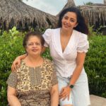 Neha Pendse Instagram - Throwback Thursday with my constant. Come rain or shine this woman ain’t leaving my side 🖤