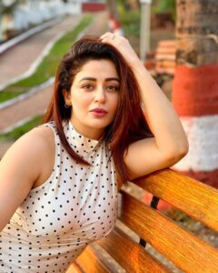 Neha Pendse Instagram - Har cheez mai zindagi dhundho, 
khushiyaan tumhe dhundhate ayengi.