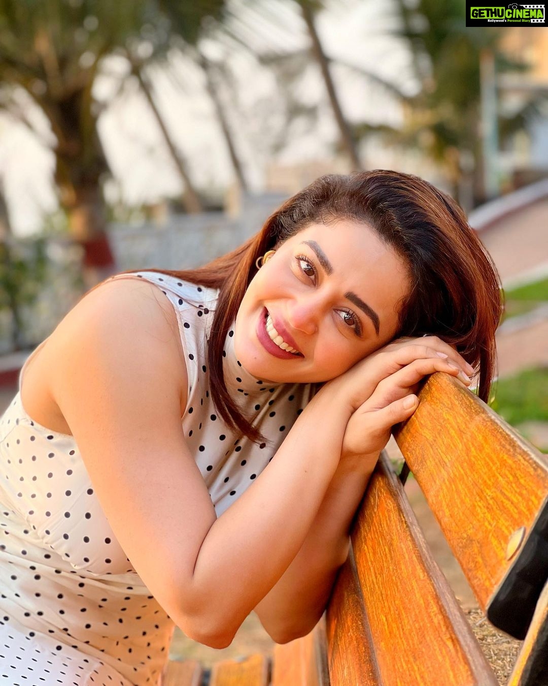 Neha Pendse - 156.4K Likes - Har cheez mai zindagi dhundho,
khushiyaan tumhe dhundhate ayengi.