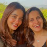 Neha Pendse Instagram – Challenges in life are inevitable but what if one could simply disconnect from chaos and connect with nature. Will it help you take better decisions ? Help you get better perspective ? I experienced this moment at @iamsonalikhare and Bijoy’s farmhouse recently. What a fab place u guys ❤️ hope u invite me soon again 😝