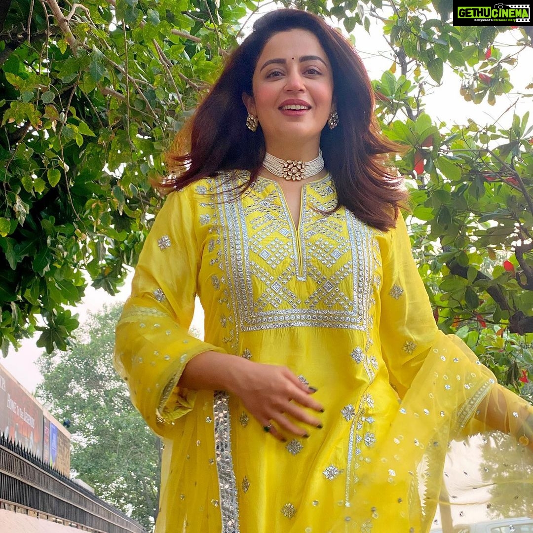 Neha Pendse Instagram - Rise and shine , It’s a new week with new possibilities 🤩 @gopivaiddesigns 📸 @santushtimahadeo