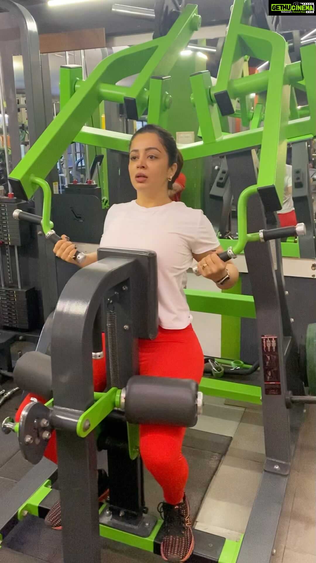 Neha Pendse Instagram - Stamina ?? Endurance?? Ye kya hota hai ? Kaun hai ye log ? Kaha milte hai 😫 @pradeepbhatia