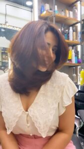Neha Pendse Instagram - Achhe haircut ke saath saath achha video bhi bana lete ho 😝 @amityashwant_hair