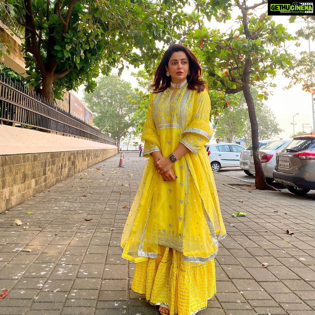 Neha Pendse Instagram - Rise and shine , It’s a new week with new possibilities 🤩 @gopivaiddesigns 📸 @santushtimahadeo