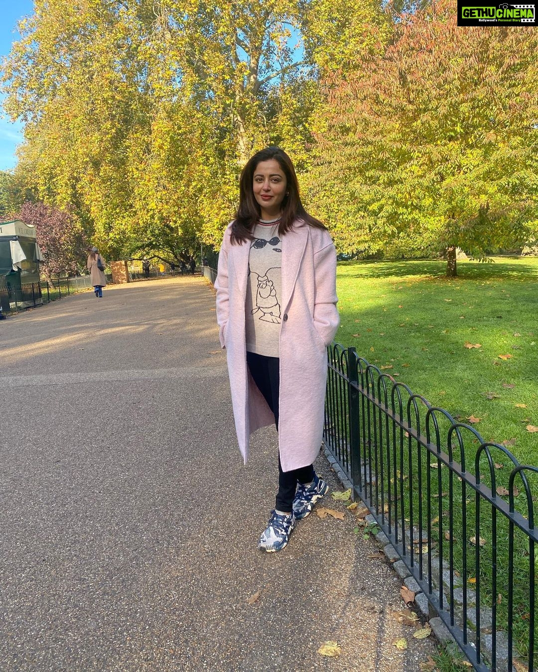 Neha Pendse Instagram - I underestimated London weather. That blush pink coat was a constant 🥶 Taj 51 Buckingham Gate Suites and Residences