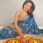 Neha Pendse Instagram - Tumha saglyanna he diwali sukhachi ani samruddhichi jao 👣 Happy Diwali 🪔 📸@santushtimahadeo ❤️ Wearing @gopivaiddesigns