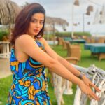 Neha Pendse Instagram - Say it before you run out of time , say it before it’s too late, say what you feeling . Waiting is a mistake.