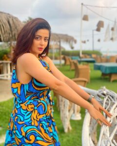 Neha Pendse Instagram - Say it before you run out of time , say it before it’s too late, say what you feeling .
Waiting is a mistake.