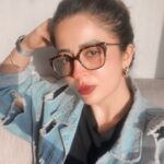 Neha Pendse Instagram – I read somewhere that  people with numbered glasses have complex abt their looks!!!! 
Where is that coming from ?? 
I got no number and here I am wearing it coz it makes me feel sexy and powerful !! 
Time to redefine beauty 🤓