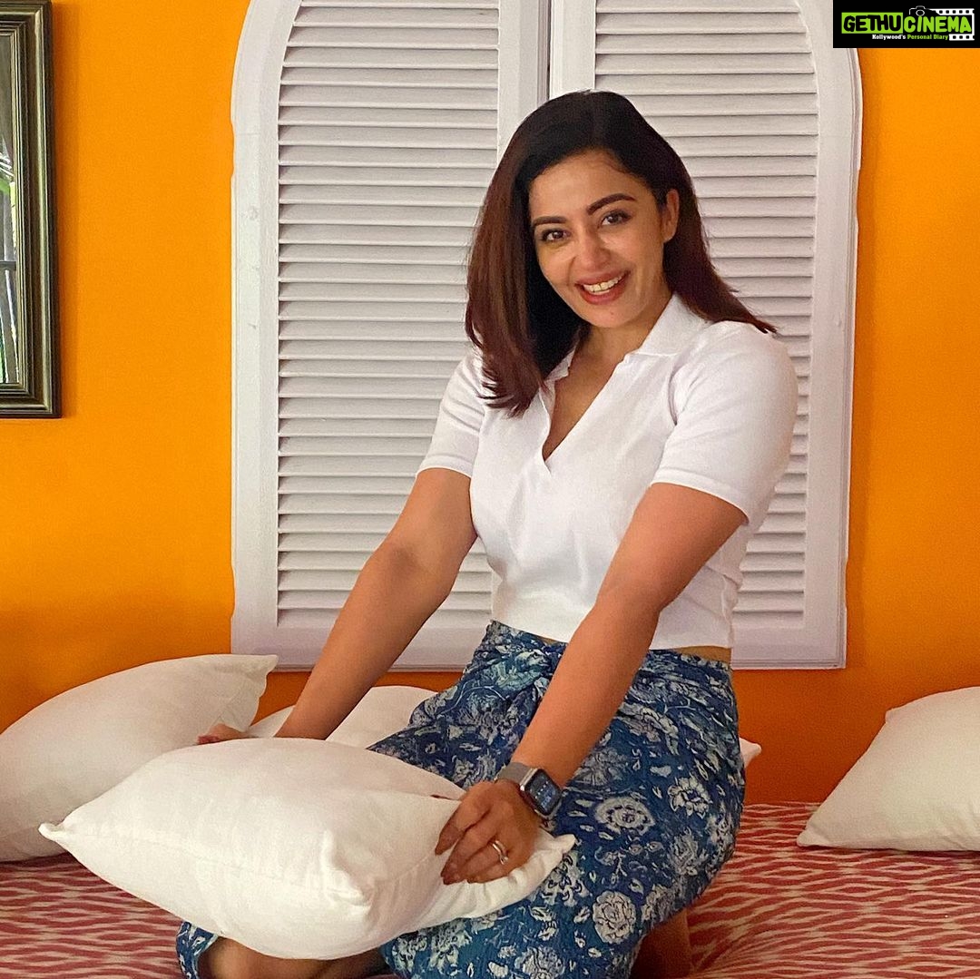 Neha Pendse - 79.8K Likes - Stay home,Stay safe and indulge in some pillow fight !!