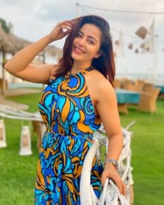 Neha Pendse Instagram - Say it before you run out of time , say it before it’s too late, say what you feeling .
Waiting is a mistake.