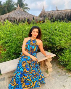Neha Pendse Instagram - Say it before you run out of time , say it before it’s too late, say what you feeling . Waiting is a mistake.
