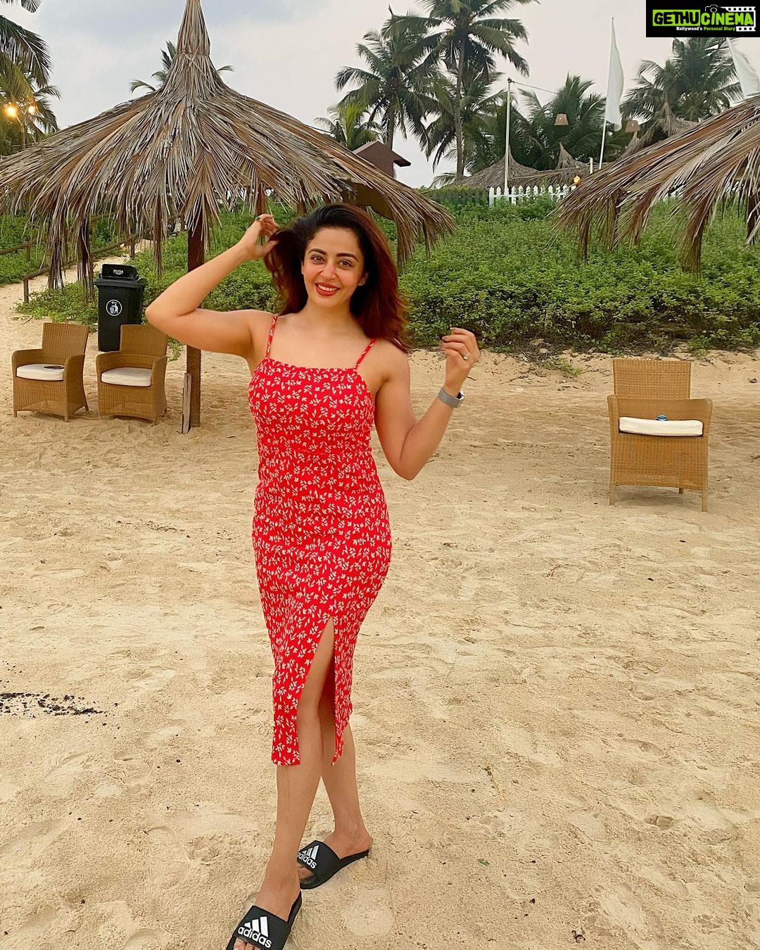 Neha Pendse - 156.3K Likes - No matter where I go , I know where I came from 🎈