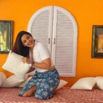 Neha Pendse Instagram - Stay home,Stay safe and indulge in some pillow fight !!