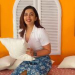 Neha Pendse Instagram - Stay home,Stay safe and indulge in some pillow fight !!